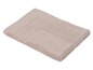 Un tapis de bain beige avec un motif texturé.