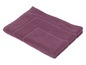 Un tapis de bain en éponge de couleur violet foncé.