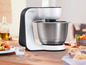 Un robot culinaire Bosch blanc avec un bol en acier inoxydable.