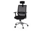 Un fauteuil de bureau noir avec un dossier en mesh et un appui-tête.
