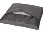 Housse de coussin grise avec fermeture éclair, adaptée aux meubles d'extérieur.
