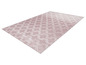 Un tapis rose avec un motif géométrique.