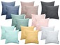 Coussins de différentes couleurs, dont gris, rose et bleu clair.