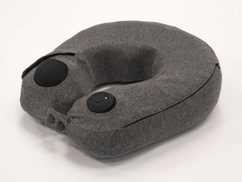 Un coussin de voyage gonflable pour le cou gris avec haut-parleur intégré.