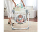 Un bébé dans un fauteuil à bascule Fisher-Price.