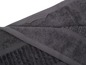Serviettes de couleur gris foncé avec une bordure brodée.