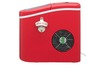 Une machine à glaçons rouge sur le thème de Coca-Cola avec un ouvre-bouteille.