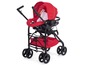 Une poussette Chicco rouge avec un siège auto intégré.