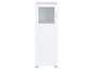 Une armoire blanche avec des portes en verre et des étagères.