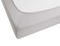 Un drap-housse gris avec élastique.