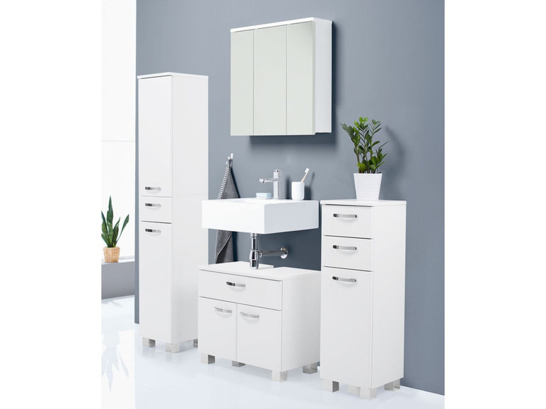 Meubles de salle de bain avec armoire à miroir, lavabo, armoire haute et armoire à linge.