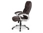 Chaise de bureau marron avec accoudoirs et roulettes.