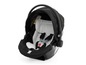 Un siège auto noir pour bébé de la marque Chicco.