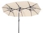 Un parasol beige à trois bras pour l'extérieur.