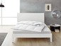 Un lit blanc avec une couette Palette.