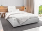 Un lit blanc avec une couette, des oreillers et un matelas.