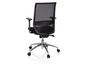 Un fauteuil de bureau noir avec un dossier en maille et des accoudoirs.