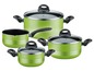 Un ensemble de quatre casseroles vertes avec couvercles en verre.