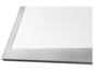 Un luminaire LED carré pour plafond avec un cadre argenté.