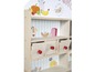 Magasin de jouets en bois avec des tiroirs et une horloge.