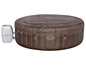 Un jacuzzi gonflable Lay-Z-Spa St. Moritz avec une pompe.