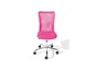 Une chaise de bureau rose avec des roulettes.