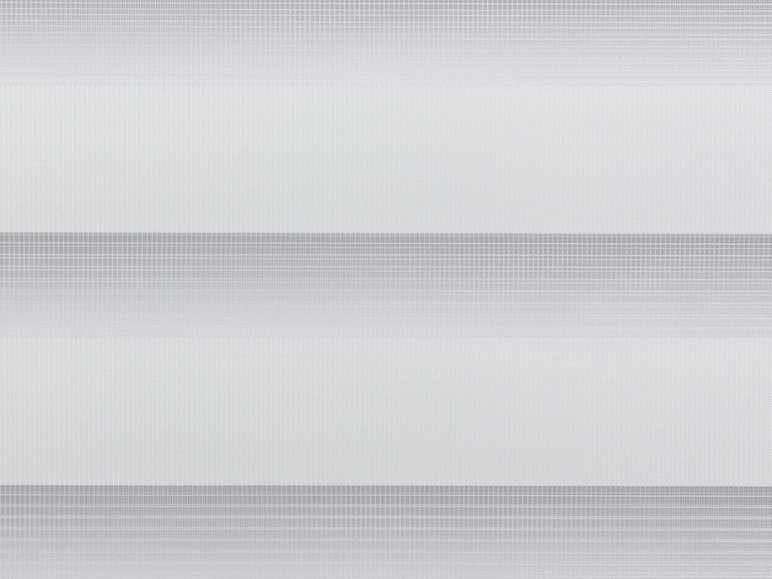 Stores horizontaux blancs avec une texture tissée.