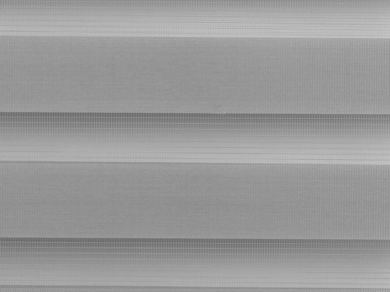 Stores horizontaux gris avec une texture tissée.