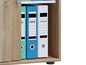 Une armoire en bois avec des tiroirs contenant des classeurs bleus et blancs.