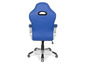 Chaise de jeu bleue avec accoudoirs et roulettes.