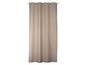 Rideau beige avec oeillets pour la tringle à rideaux.