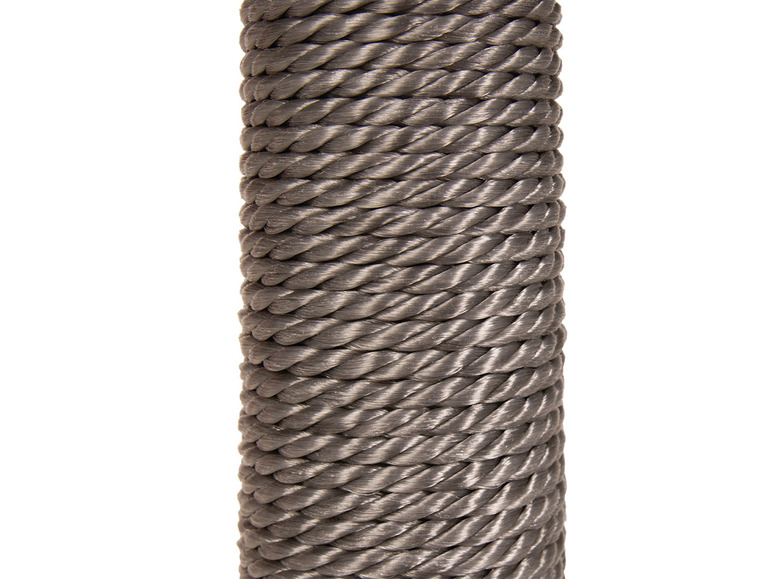 Un rouleau de corde grise.