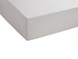 Un drap-housse gris pour un matelas.