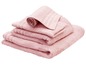 Une pile de serviettes roses.