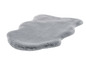 Un tapis gris et moelleux de forme ondulée.