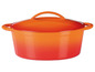 Cocotte en fonte orange avec couvercle.