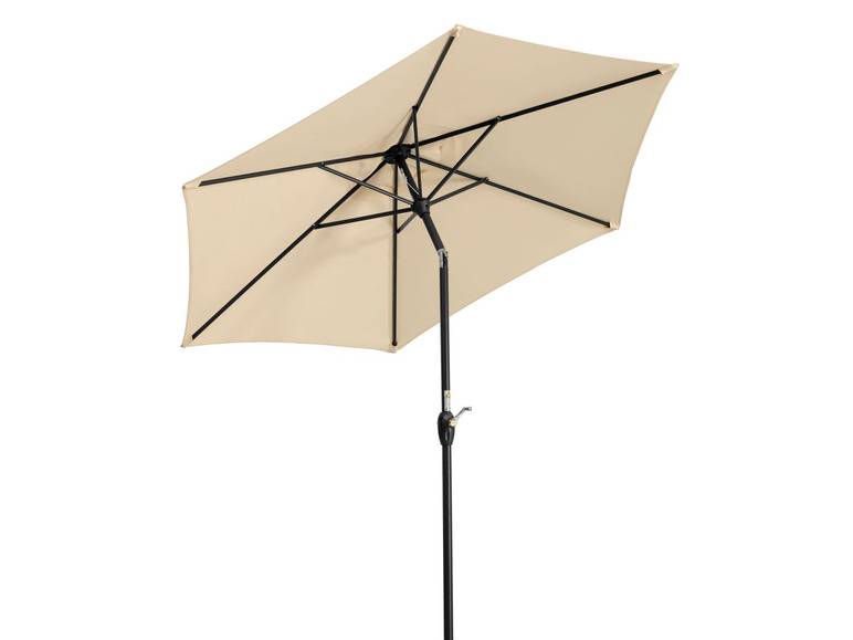 Un parasol beige avec un manche noir.