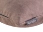 Un coussin marron avec l'étiquette 'MAGMA'.