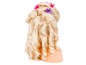 Perruque blonde avec des boucles et une tresse, ornée de pinces à cheveux roses et violettes.