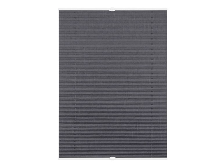 Stores plissés gris foncé pour une fenêtre.