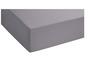 Un drap housse gris pour un matelas.