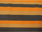 Tissu à rayures horizontales orange, marron et beige.