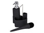 Distributeur, brosse et support noirs pour produits de nettoyage.