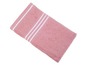 Une serviette rose avec des rayures blanches.