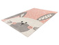 Tapis rose avec un motif de lapin.
