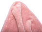 Couverture en polaire rose douce avec un tissu en fourrure.