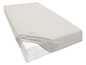 Un drap housse gris sur un matelas.