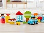Jouets LEGO Duplo avec une voiture, une maison, un arbre et des figurines.