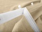 Toile de tente beige avec des clips de fixation blancs.