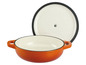 Une cocotte en fonte orange avec un couvercle.